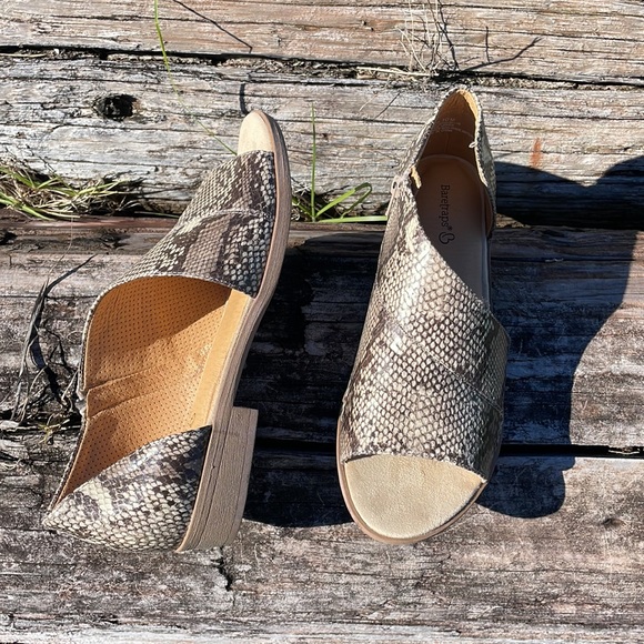 The Baretraps Casual Sedina Snake Wrap Peep Toe Slip on Sandal NWOB 10 - Picture 7 of 12